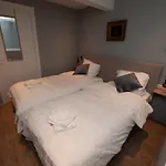 B En B *