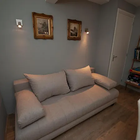 アパート B En B *