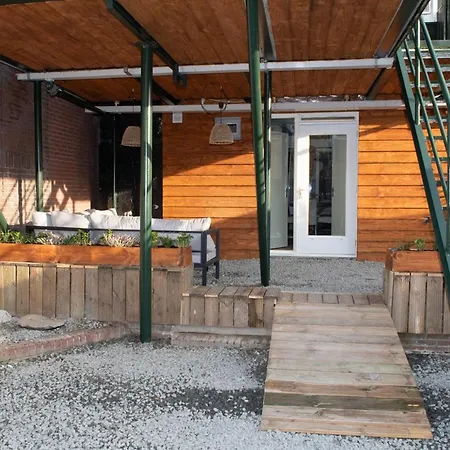 アパート B En B *