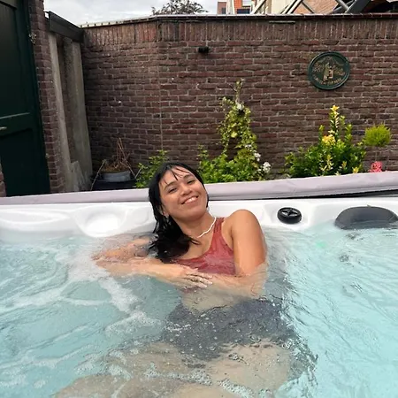 B En B * Volendam