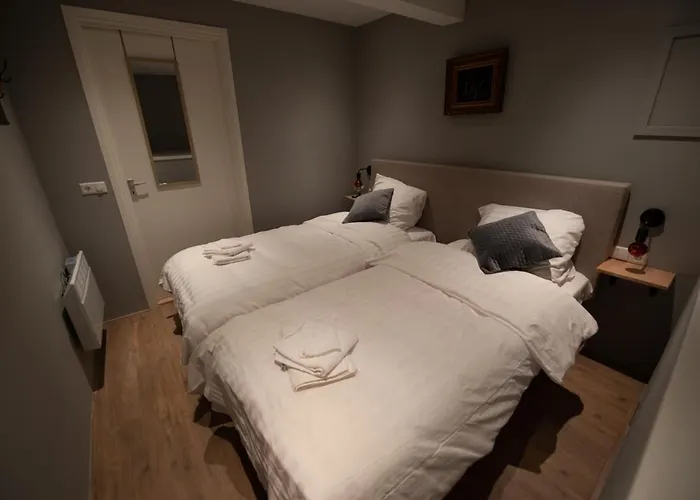 B En B * Волендам